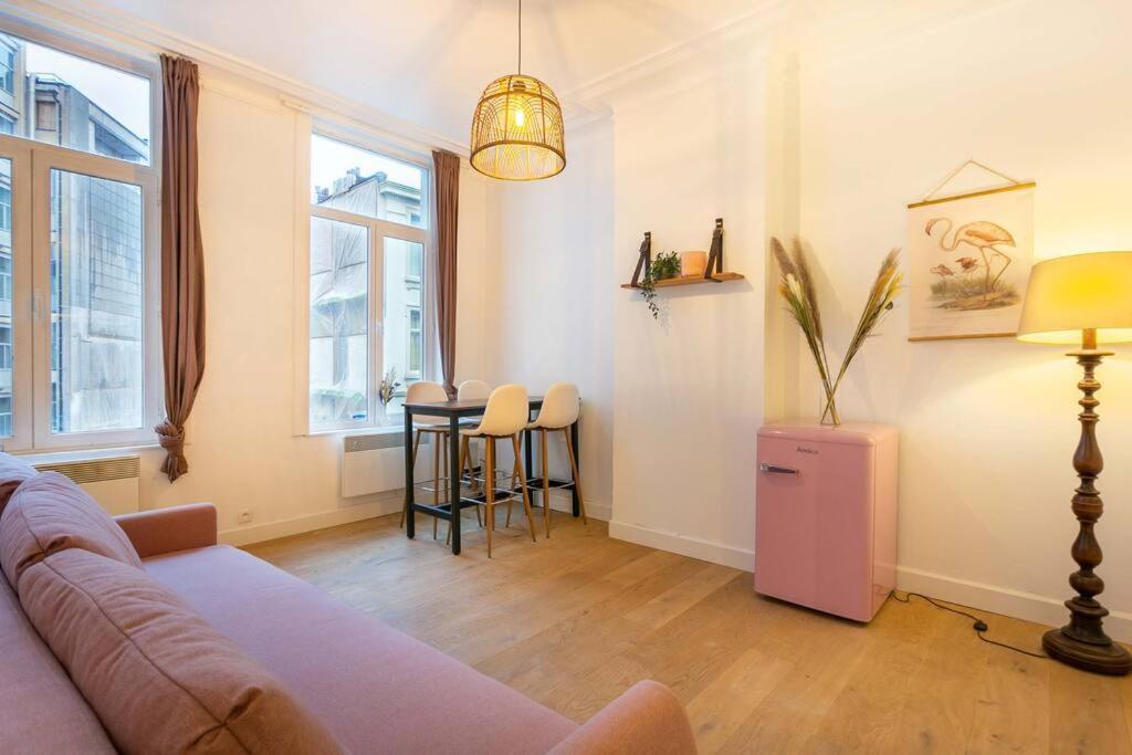 Pink Fairytale-Like Apartment Antwerpen Eksteriør billede