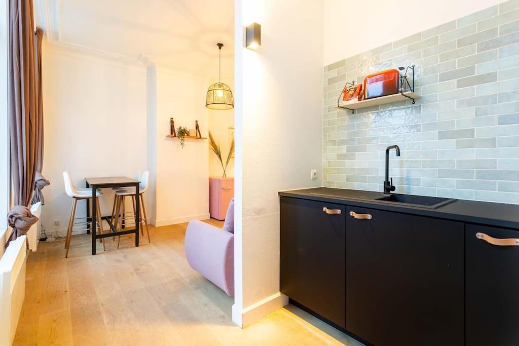 Pink Fairytale-Like Apartment Antwerpen Eksteriør billede