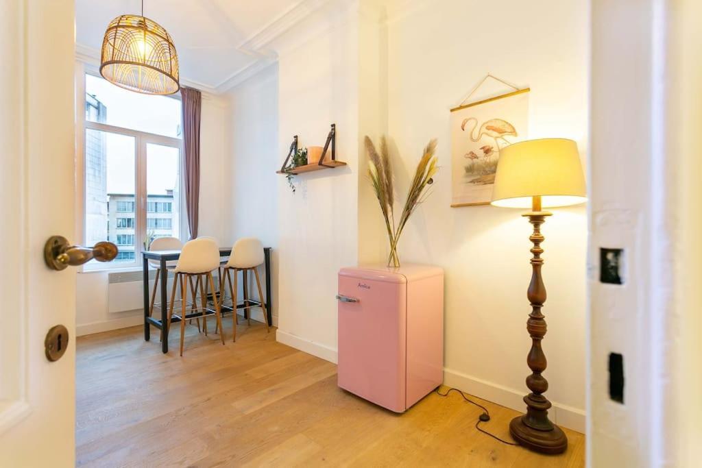 Pink Fairytale-Like Apartment Antwerpen Eksteriør billede